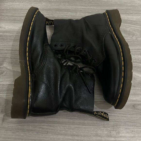 Dr. martens shoes size 7 - Picture 6 of 9